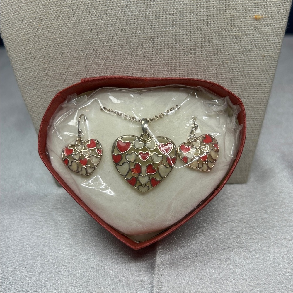 Avon floating hearts necklace and earring gift set